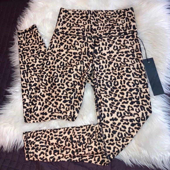 KYODAN Cheetah Sports Bra & Leggings Set - Picture 5 of 13